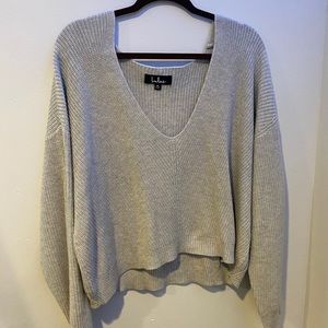 *NEW W/O TAGS! * Lulus Gray Vneck sweater